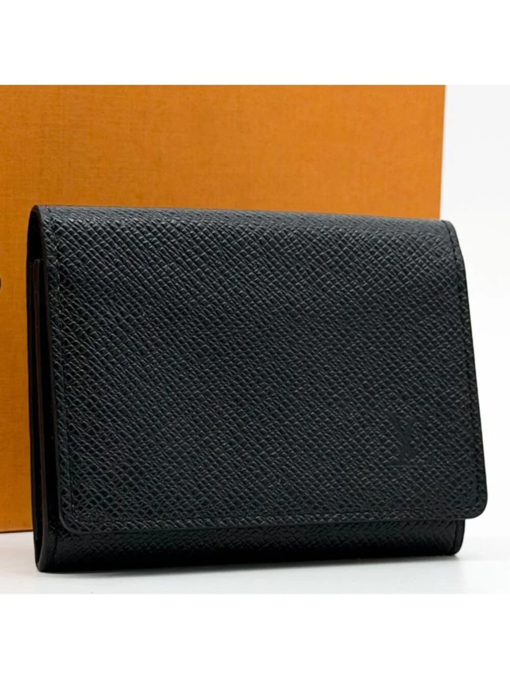 Louis Vuitton Envelope Carte de Vigette Taiga Card Holder